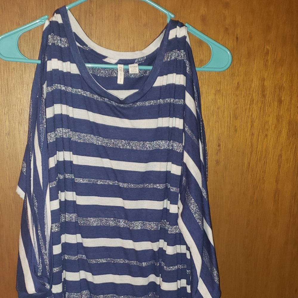 Nwot cato 22/24 womens cold shoulder top